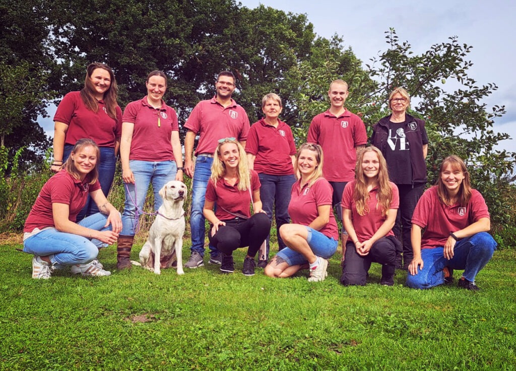 Das Team des Hundeschulzentrums Kirmizi