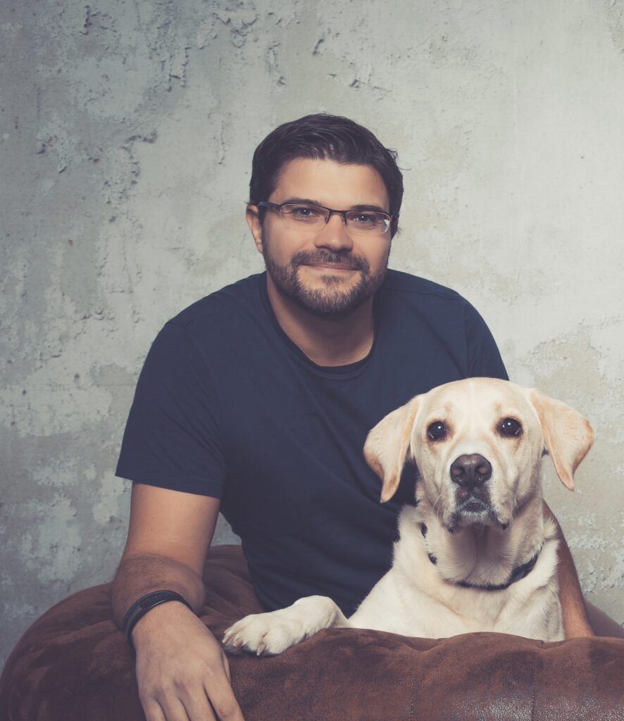 Der Hundeschulzentrum Gründer mit seinem Hund